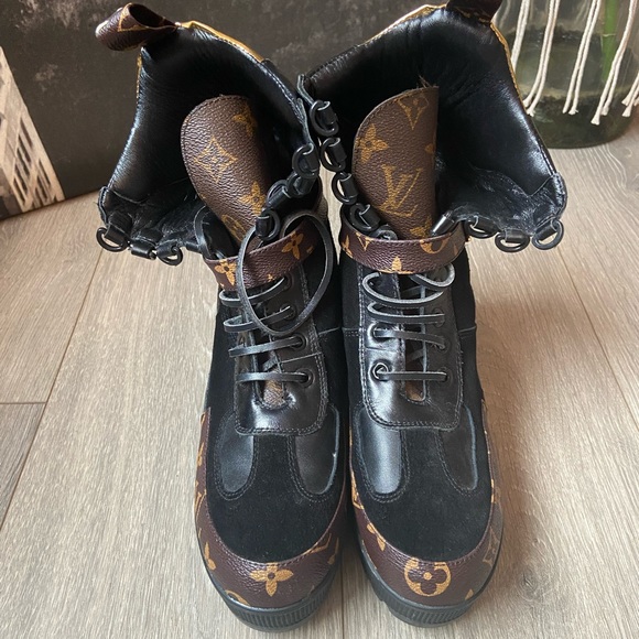 LV print Boots - Picture 1 of 8